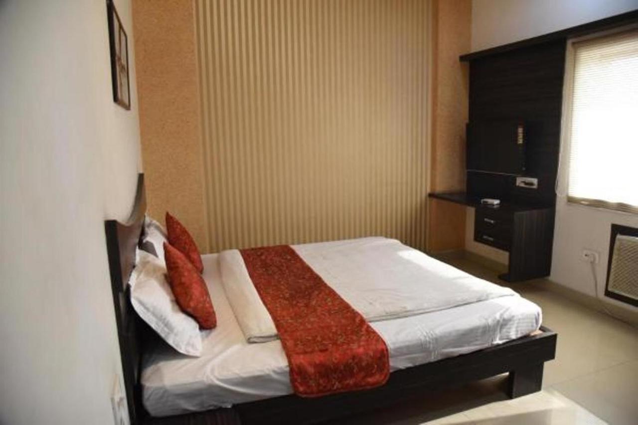 Hotel Pink Pearl Raigarh Buitenkant foto